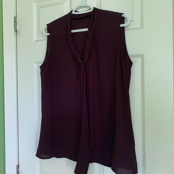Sleeveless women’s blouse - Picture 2 of 5